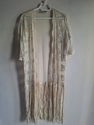 Lace kimono Moutaki like new, beige with fringes