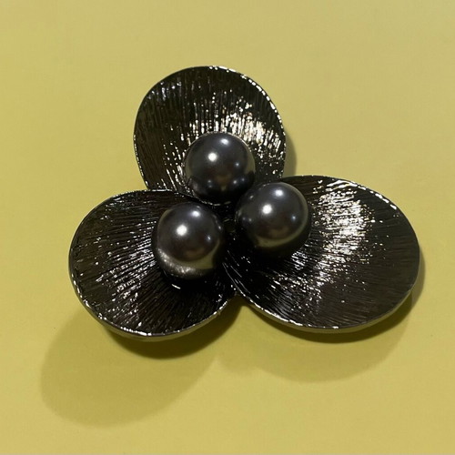 Lapel pin like new, steel with 3 gray pearls