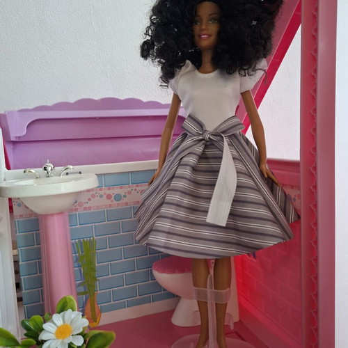 Barbie doll like new, unique