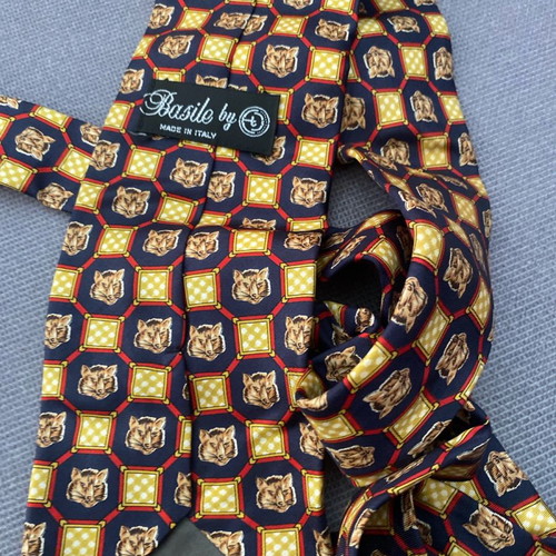 Tie in excellent condition