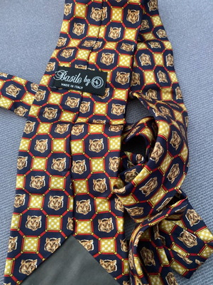 Tie in excellent condition