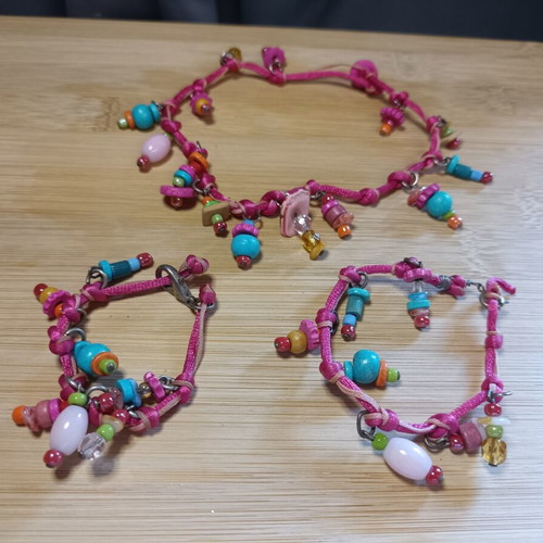 Children's jewelry set with pink and multicolor beads