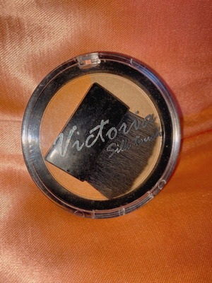 Victoria face blush with brush new, in two shades