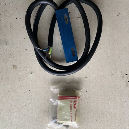 Electromagnetic door switch new unused