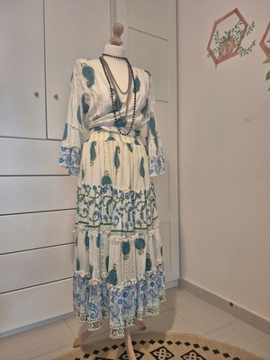 Summer set skirt and wrap top one size, like new, white and blue
