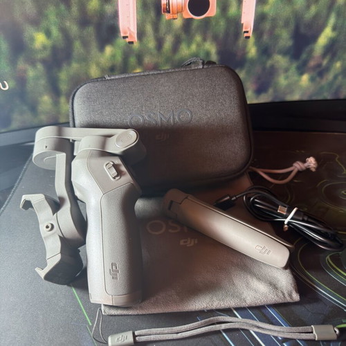 DJI Osmo Mobile 3 Combo gimbal like new