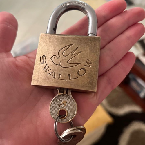 Swallow large padlock used with 3 keys, brass