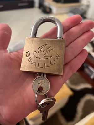 Swallow large padlock used with 3 keys, brass