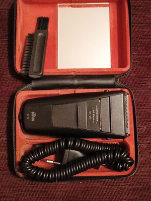 Vintage Braun electric shaver used with case and extra device