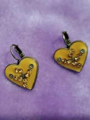 Vintage heart-shaped earrings new with yellow enamel