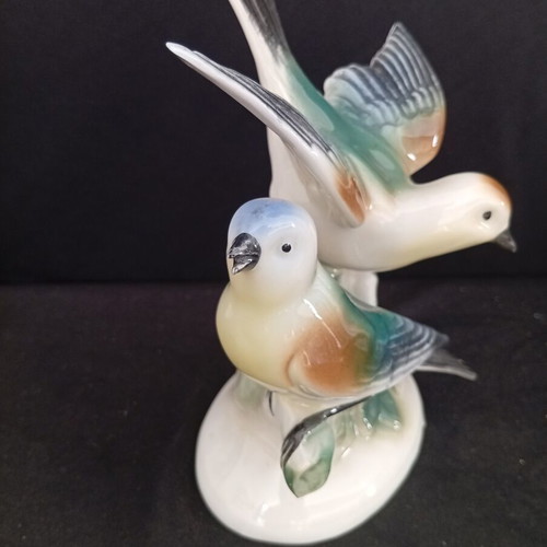 Vintage porcelain figurine "Birds" by Lippelsdorf Porzellan GDR like new