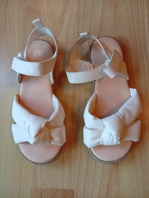 H&M Girls' Sandals size 29 like new, white