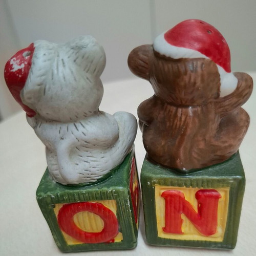 Christmas salt and pepper set vintage like new with bears and NOEL blocks
