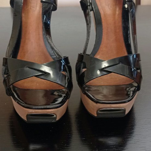 Schutz sandals new with wooden heel and patent leather size 40