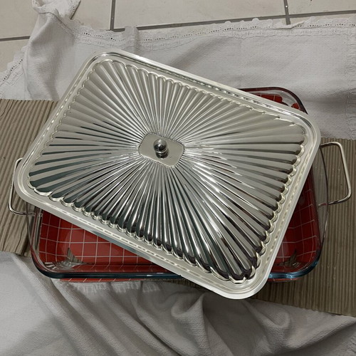 Pyrex oven dish with silver base and lid The Windsor Range Mayfair Collection