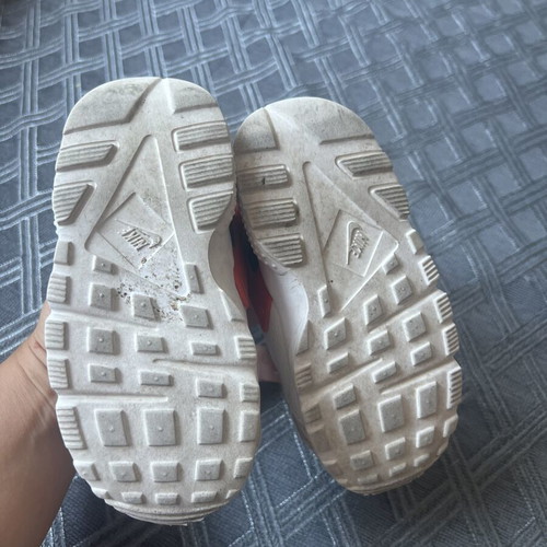 Nike Huarache kids sneakers size 25 used