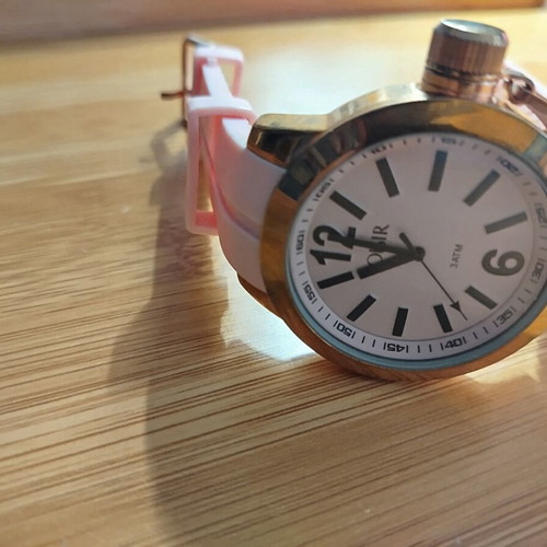 Loisir watch used, pink strap, needs battery