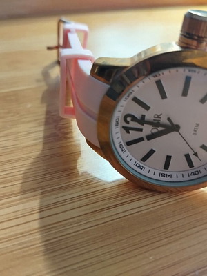 Loisir watch used, pink strap, needs battery