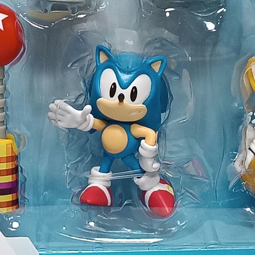 Sonic The Hedgehog & Tails diorama set new