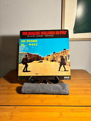 Un Pugno Di West LP used, Spaghetti Western soundtrack by Morricone