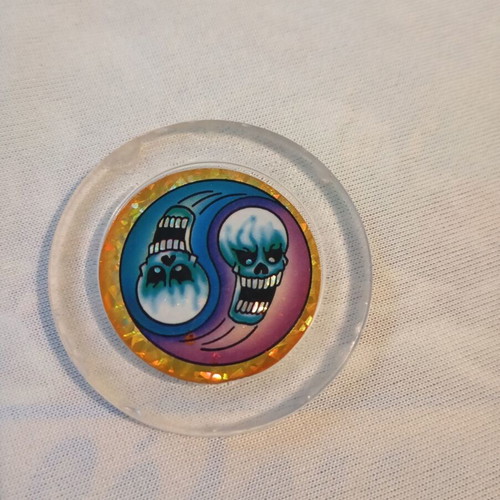 Collectible tazo cap used with holographic skull design