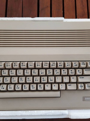 Commodore 64C употребяван, без захранване, с полистирен