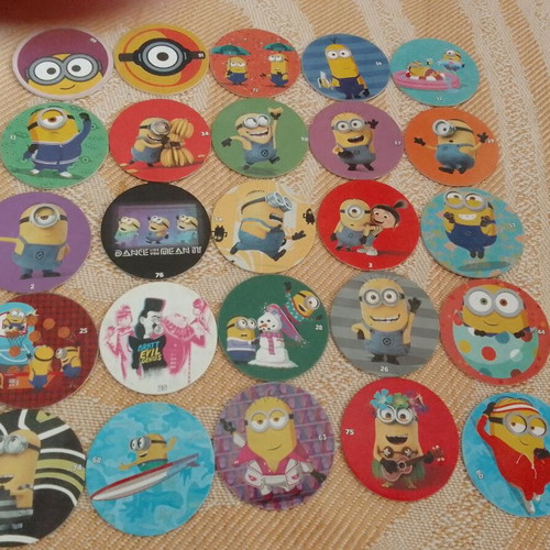 Minions Chipicao caps like new, pack of 25 paper