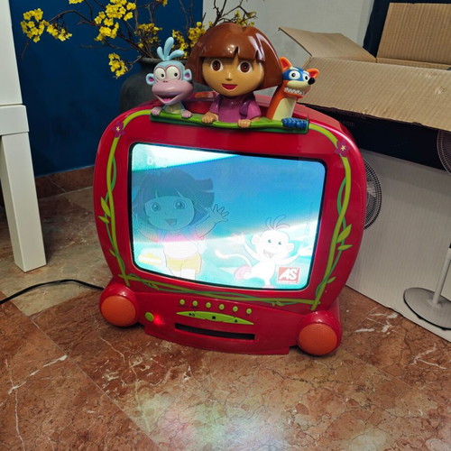 Dora the Explorer CRT TV used with DVD and remote control