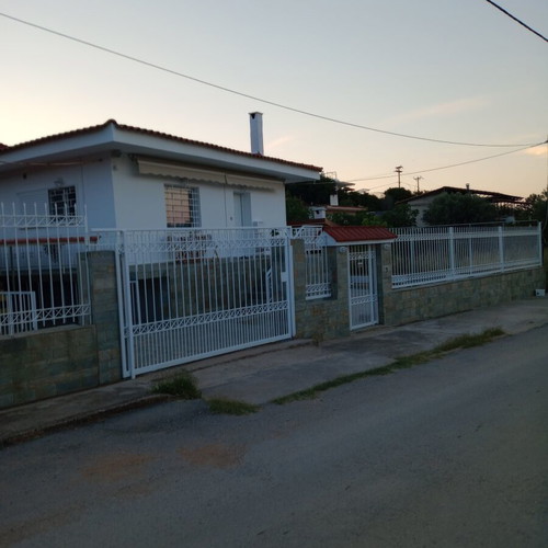 Detached house in Agioi Apostoloi Attica near sea, renovated