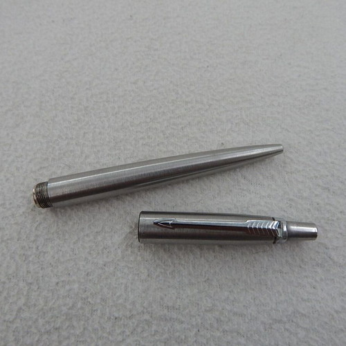 Parker metal pen used with case