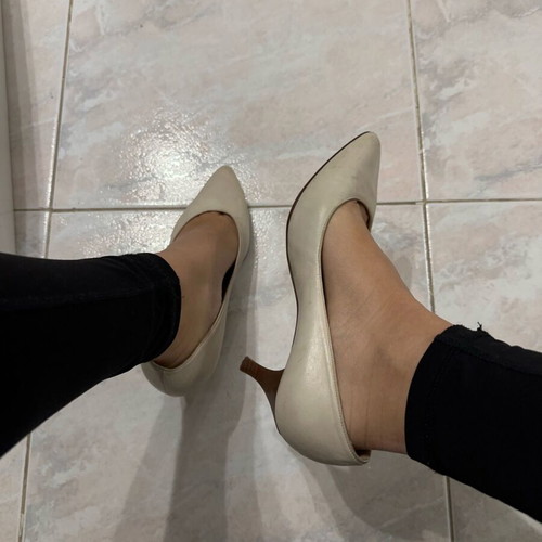 Leather white Ioannou pump used, size 37