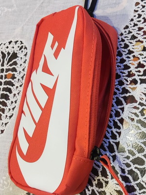Nike keychain case like new