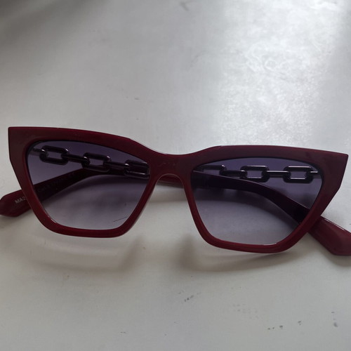 Cat Eye Sunglasses like new, red frame with decorative chains, UV400