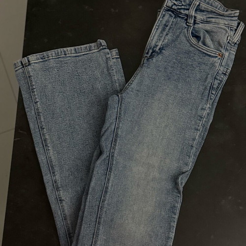 Stradivarius women's jeans size 32 like new, elastic fit