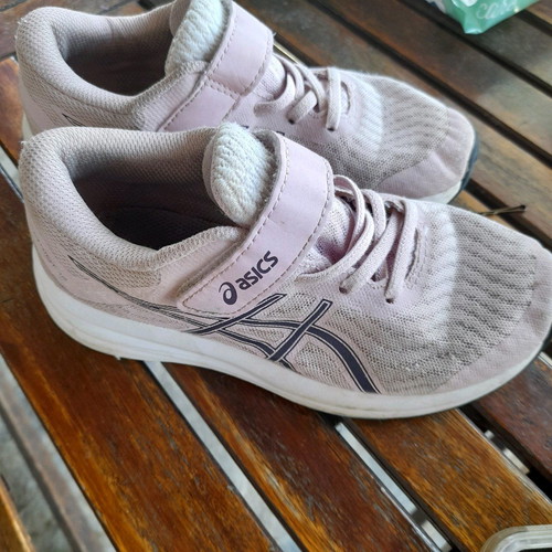 Asics athletic shoes used, size 31, pink