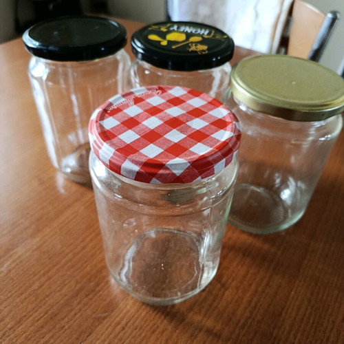 Storage jars set of 4 like new, 1 liter