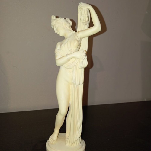 Kori handmade alabaster statue like new, 24 cm tall