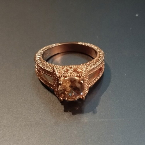 Elegance rose gold ring with yellow stone, size 18 mm