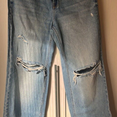Stradivarius M loose fit jeans with rips like new
