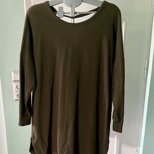 Long blouse like new, size M, green