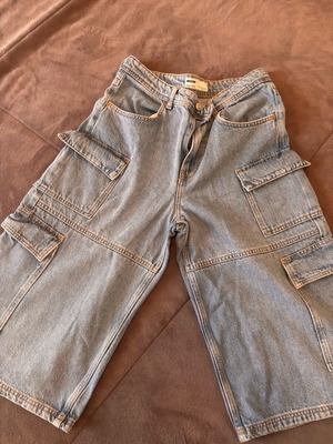 Bershka Jean cargo short zip culotte size 34 like new, blue