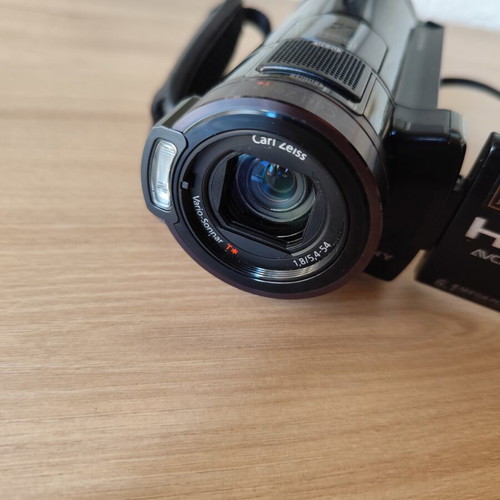 Sony Handycam HDR-CX7 camcorder like new