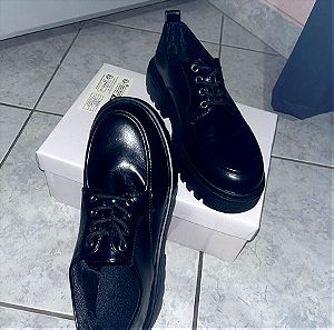 Μαύρα παπούτσια τύπου Oxford Wedges