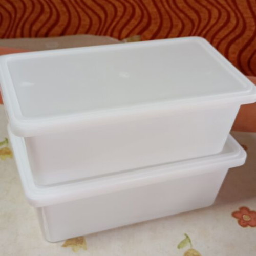Storage containers like new, 2 large rectangular 29x16
