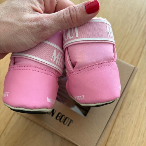 Moon Boot baby pink snow boots new No 17-18