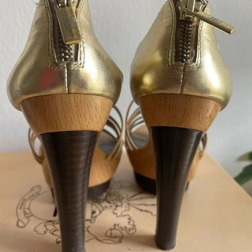 JLo sandals used, size 35.5, gold leather platform