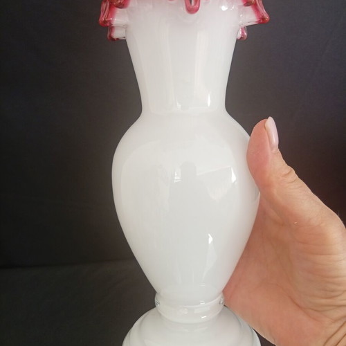 Vintage milk glass vase with pink ruffled rim, 22 cm