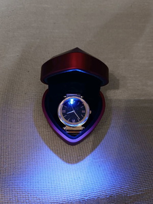 Women's watch unused in rose gold