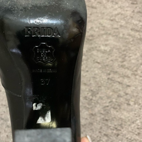 Migato leather casual pumps like new, black and gold