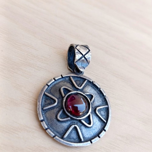 Silver 925 handmade medieval style pendant with garnet